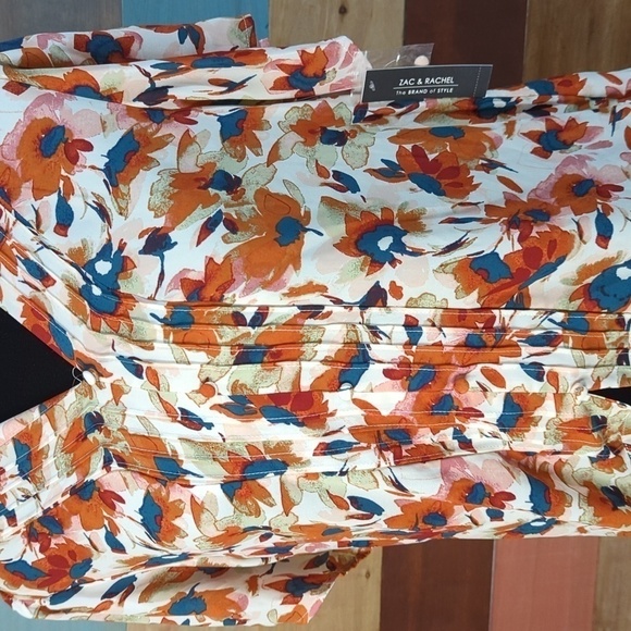 Nwt medium Zac and Rachel floral blouse with front tie - Picture 2 of 4